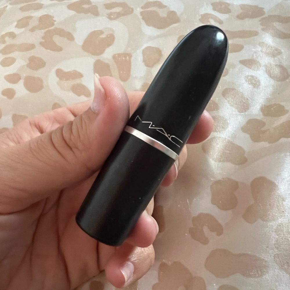 MAC COSMETICS BOSOM FRIEND MATTE LIPSTICK